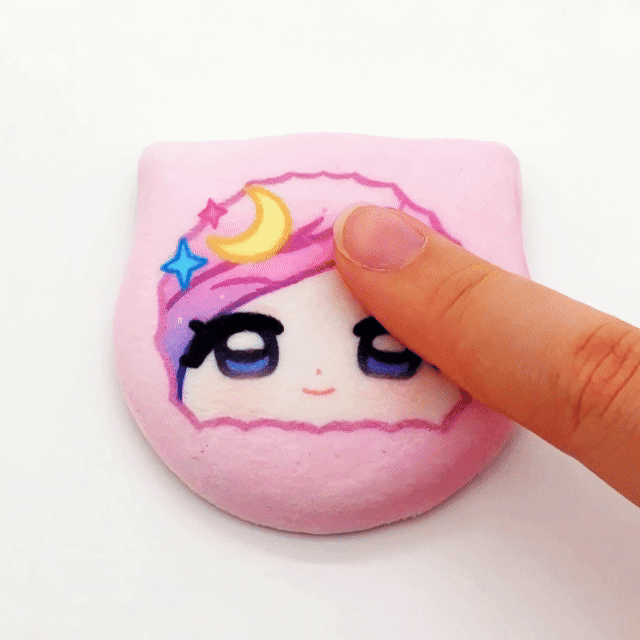 ふわふわ缶バッジ（ネコ型）